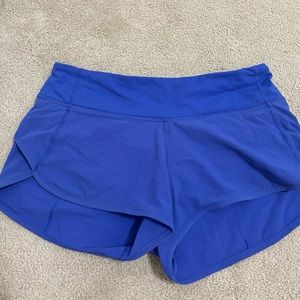 lululemon size 4 2.5 inch shorts